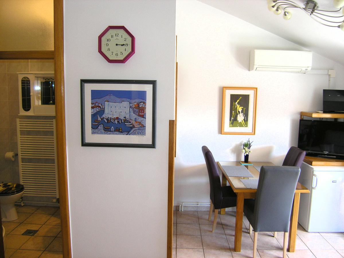 Apartments Oribella Krk Town Exterior photo