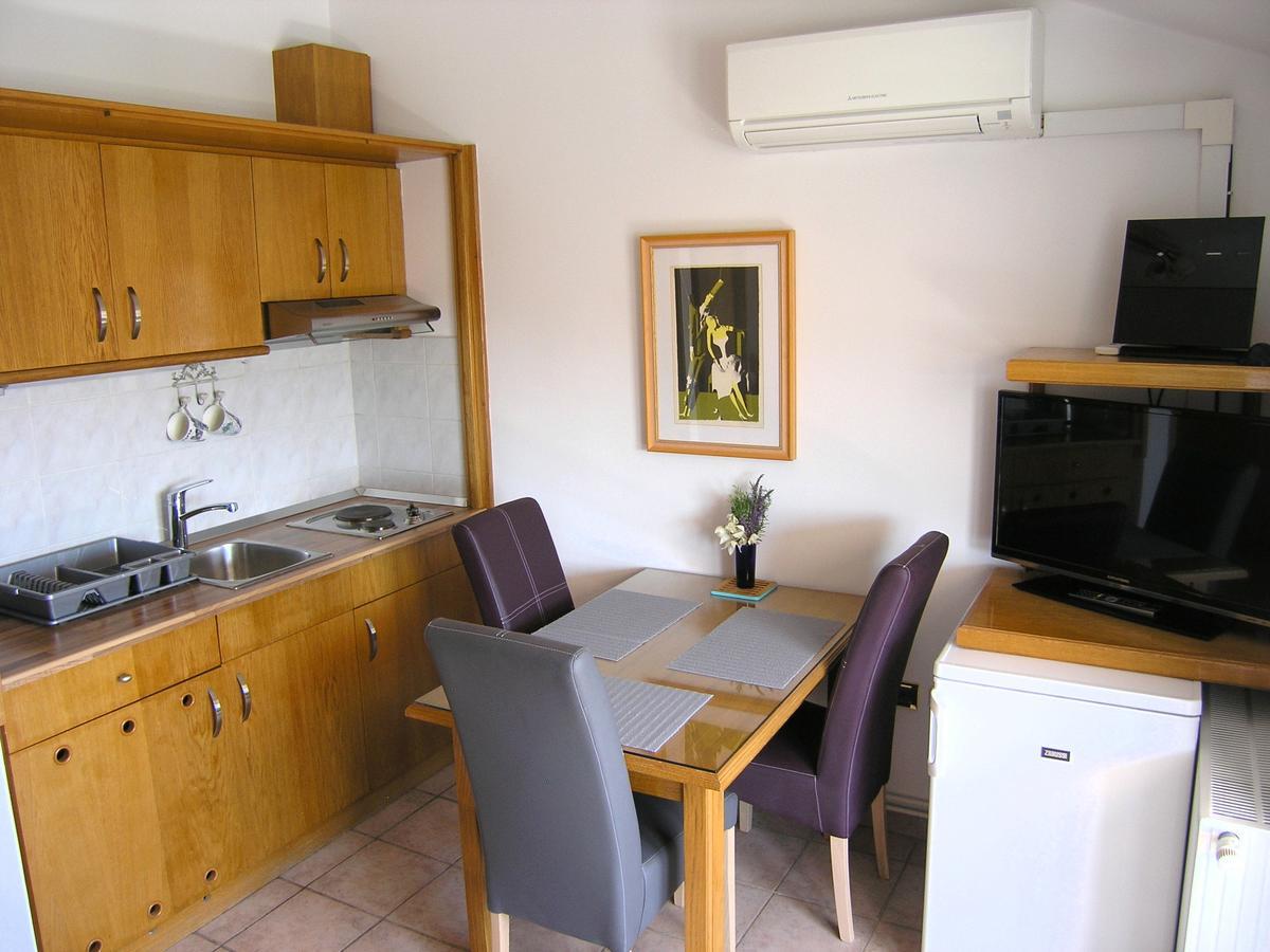 Apartments Oribella Krk Town Exterior photo